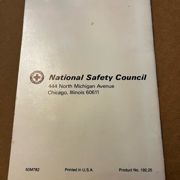 Vintage 1981 The Pocket Emergency Handbook. Great Condition! Second Edition. - Picture 9 of 9